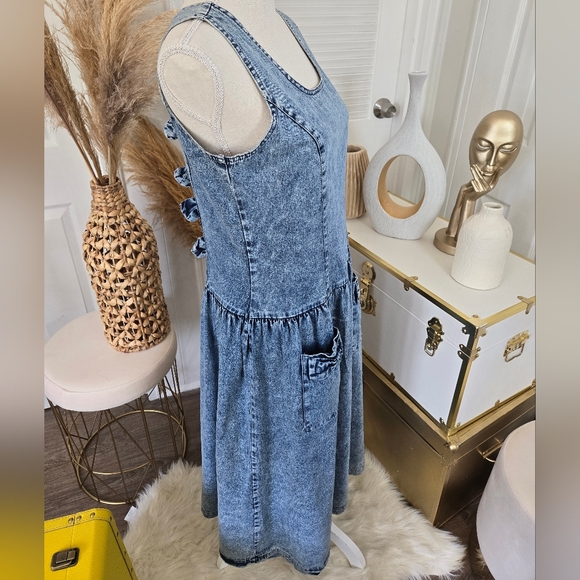 ADORABLE BOW DRESS, LIGHT WASH DENIM 💙 - Picture 5 of 16